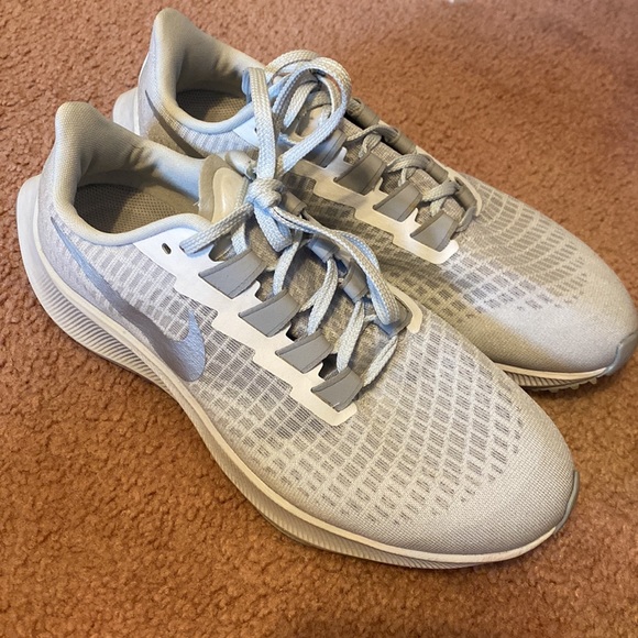 BRAND NEW size 10 women’s Nike Sneaker - Picture 5 of 8